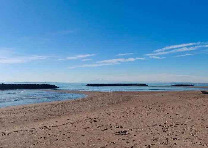 Charmante Maison Climatisée à 500m De La *