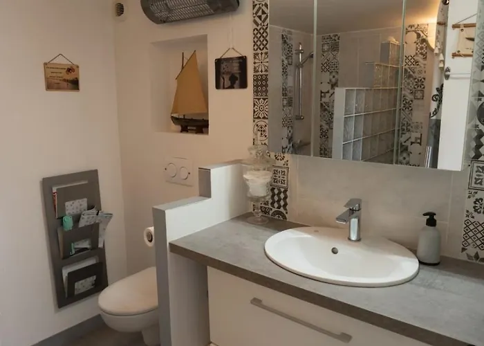 Charmante Maison Climatisee A 500m De La *